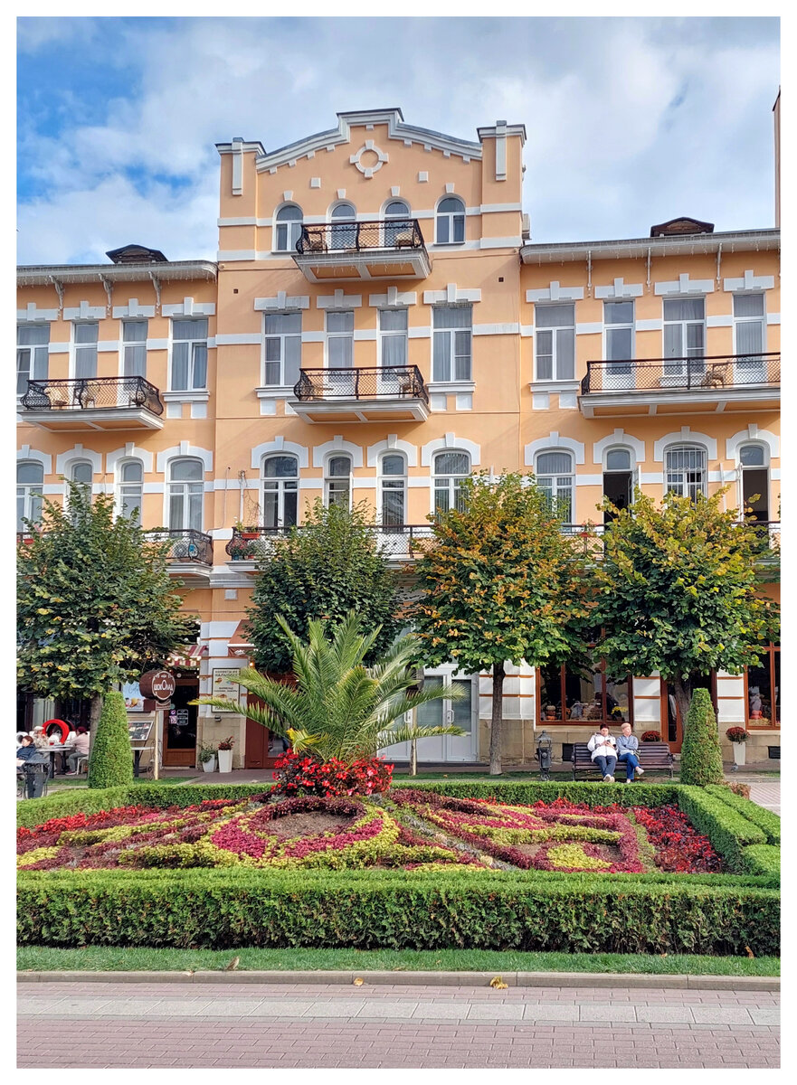 Здание санатория "Нарзан". Моё фото.