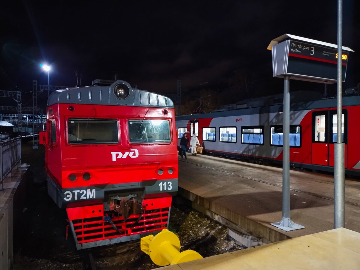 Электропоезд ЭТ2М-113, станция Тверь