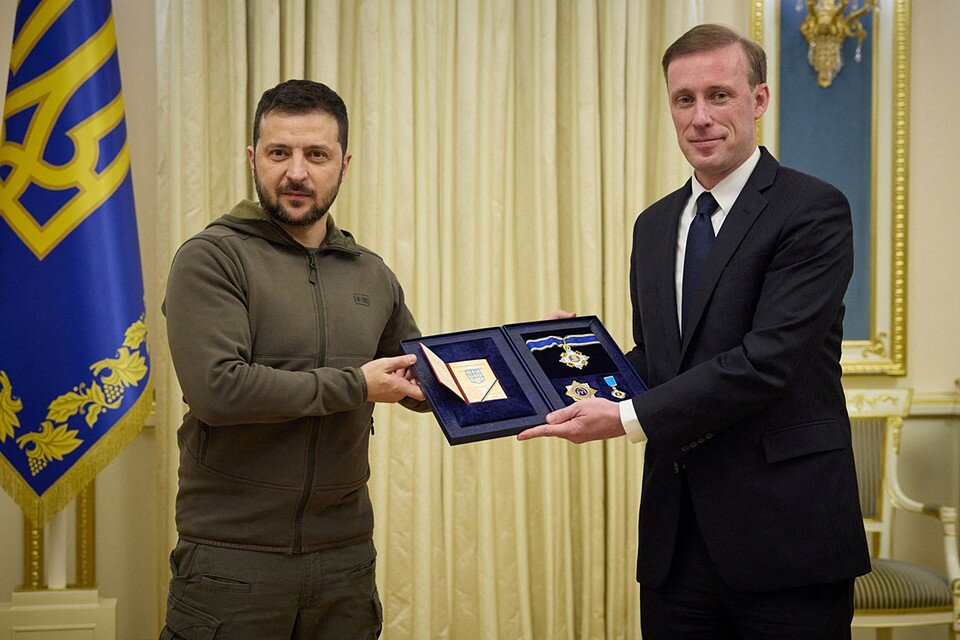     Салливан якобы пытался убедить Зеленского в необходимости послать сигнал о готовности к урегулированию конфликта  REUTERS