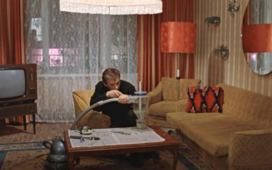 Кадр из фильма "Москва слезам не верит" 