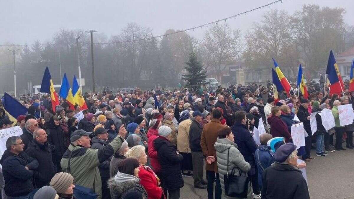    Акция протеста против злоупотреблений и антигосударственной политики правительства Майи Санду в городе Сороки© Фото пресс-службы Партии социалистов Молдавии (ПСРМ)