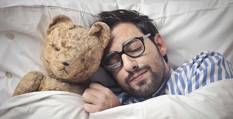 Просто мужик и мишка, что тут необычного? Взято с sunmag.ru