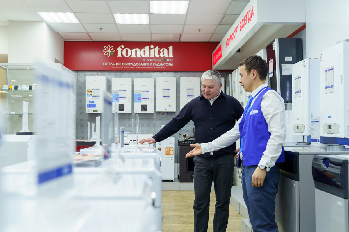 Если покупатель обнаружил недостатки в товаре в течение двух лет после покупки, он вправе требовать их бесплатного исправления, уменьшения стоимости товара или даже просто возврата денег