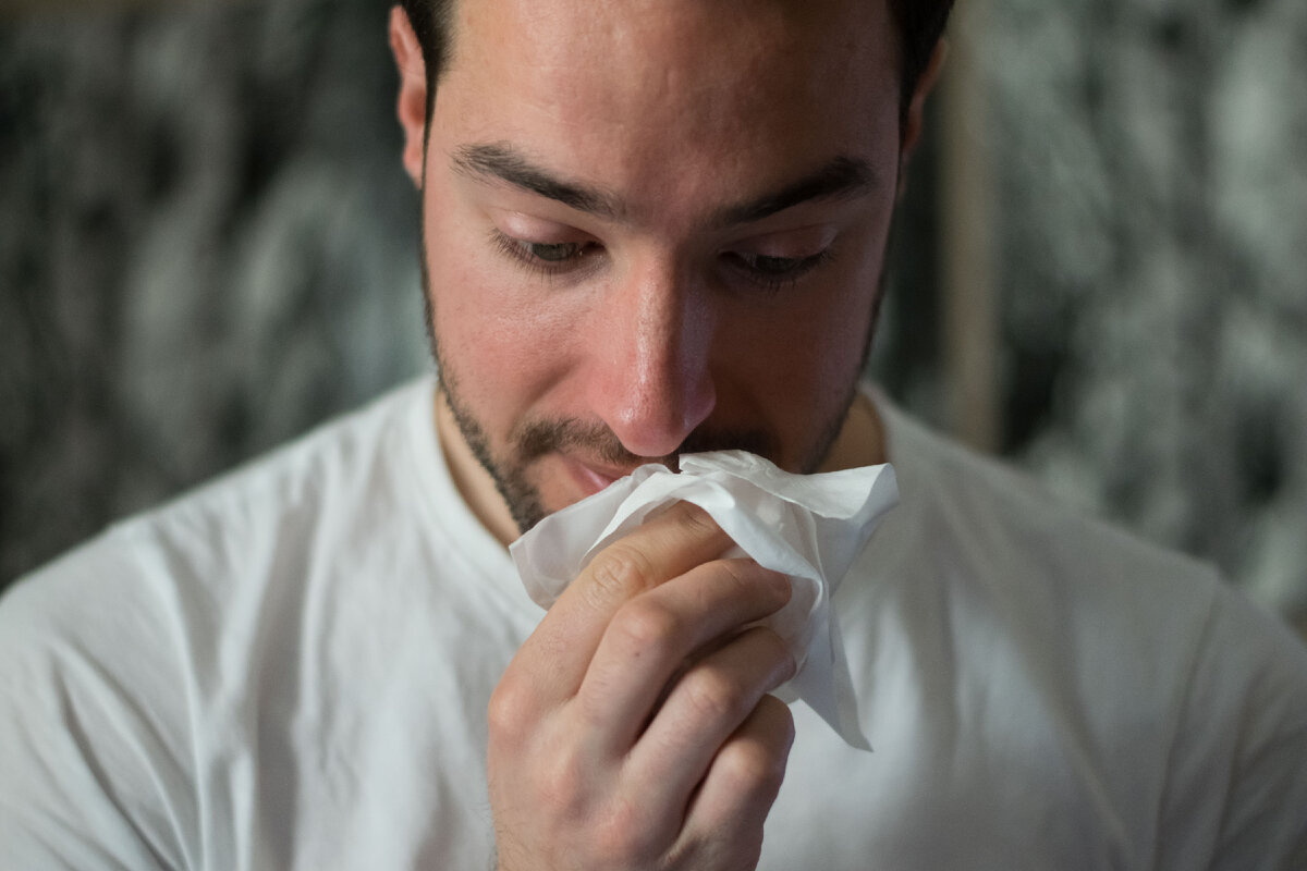 Заложенность носа - очень распространенный симптом, который беспокоит многих людей. В особенности, осенью. Причин у этой проблемы может быть множество, и каждая из них требует отдельного подхода.