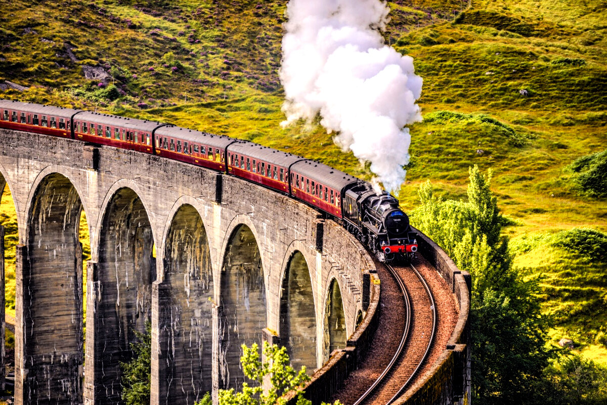 Кадр из фильма "Гарри Поттер и Тайная Комната" (2002), Хогвартс-экспресс. 20 лет прошло, с ума сойти! Почувствуй себя старым...