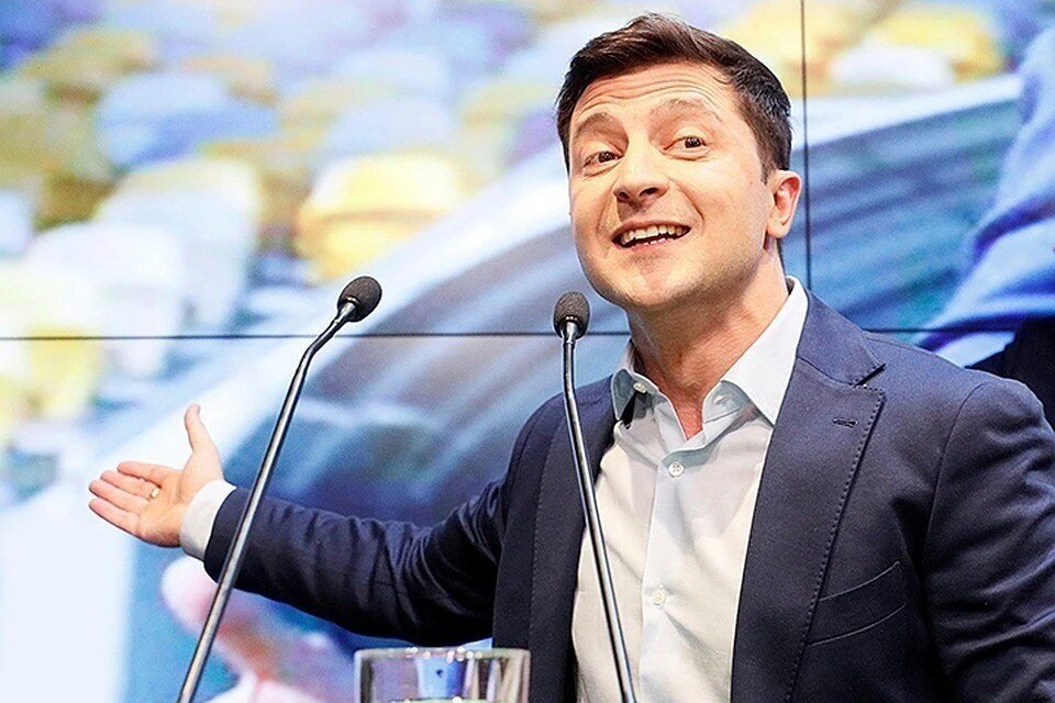     Зеленский заявил о том, что не уверен насчет принадлежности упавшей в Польше ракеты  REUTERS