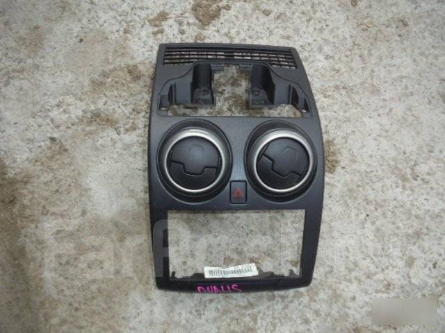 Центральная консоль магнитолы 