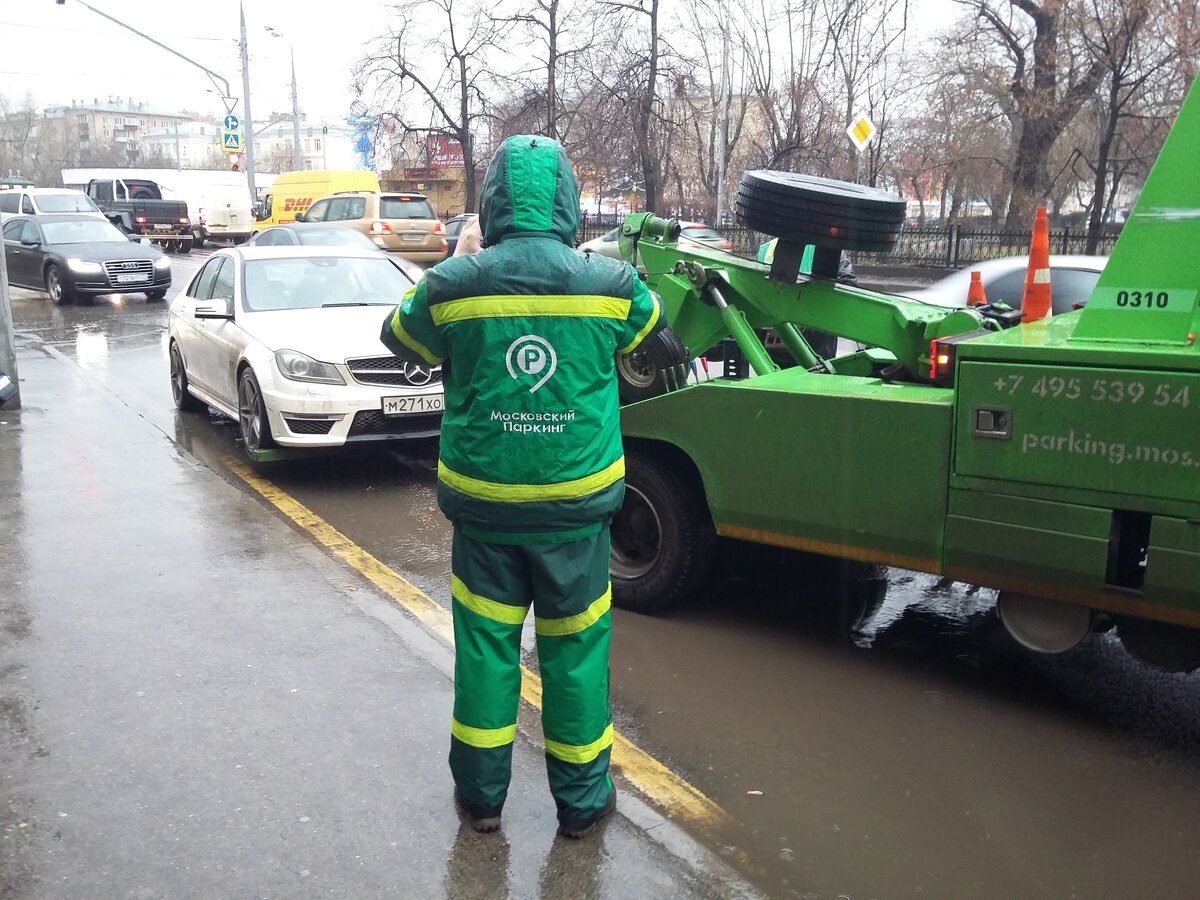     Дептранс рассказал о платной парковке в Москве в новогодние каникулы фото АвтоВзгляд