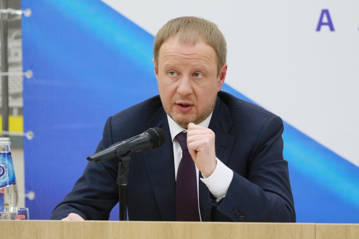    2 декабря пройдет прямая линия с алтайским губернатором Виктором Томенко