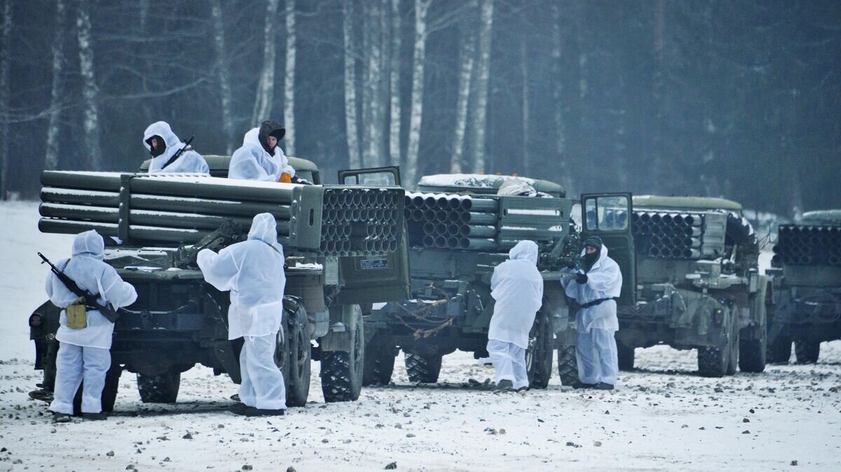    Военнослужащие проходят подготовку на полигоне в Костроме перед отправкой в зону спецоперации.© РИА Новости / Александр Мельников
