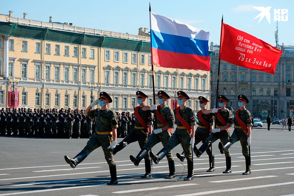 На этом знамени еще и серп и молот стерли.