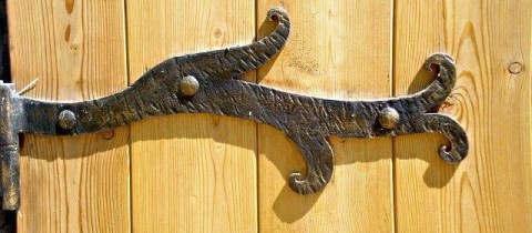  Старинный кованый навес