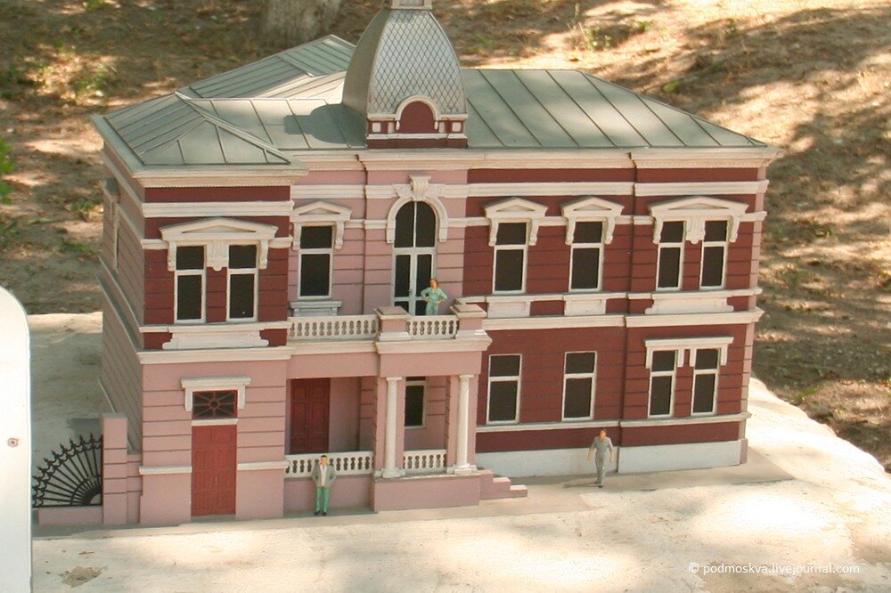 Реставрация симферополь. Особняк Динцера Симферополь. Особняк э.я.Динцера. Особняк а.ф. Динцера. Дом Пачаджи Бахчисарай парк миниатюр.