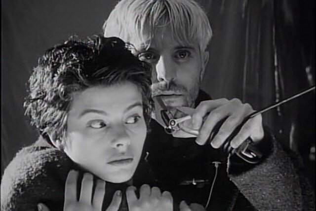Одри Бенуа в эпизоде для киносборника «Космос» (1996)