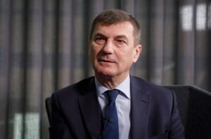 В  ходе выступления на мероприятии, посвященном оцифровке, вице-президент  Европейской комиссии Андрус Ансип особо подчеркнул, что страны Евросоюза  должны использовать технологию блокчейн по максимуму наравне с  искусственным интеллектом. Об этом пишет ряд европейских изданий.