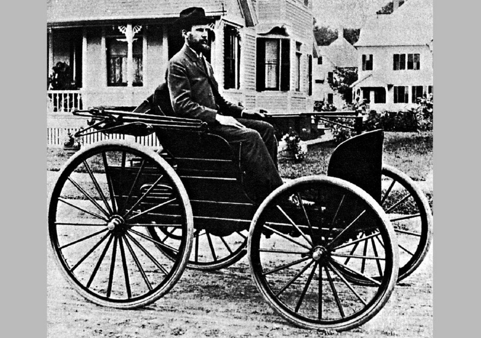самодвижущаяся повозка. первая машина. Daimler 1895. экипаж авто. экипаж авто.