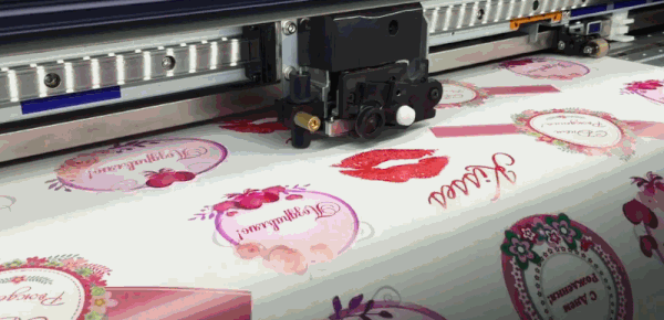 Печать этикеток на самоклеящейся бумаге