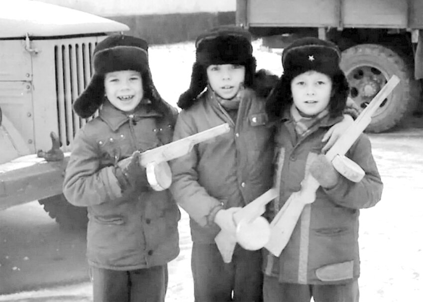 Автоматы самодельные, а веселье самое настоящее.