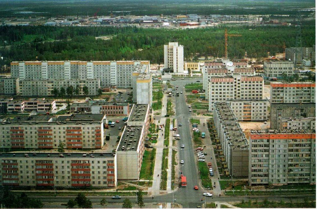 Когалым. 60 тысяч населения. Город в тайге.