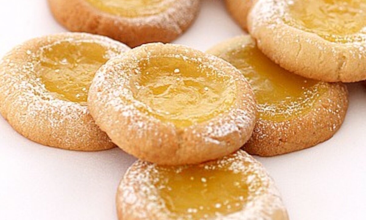 Рассыпчатое печенье с лимонной начинкой и орехами
