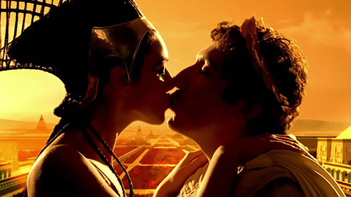 Кадр из х/ф "Астерикс и Обеликс: Миссия Клеопатра" , реж. Ален Шаба, 2002 г., Франция, Германия