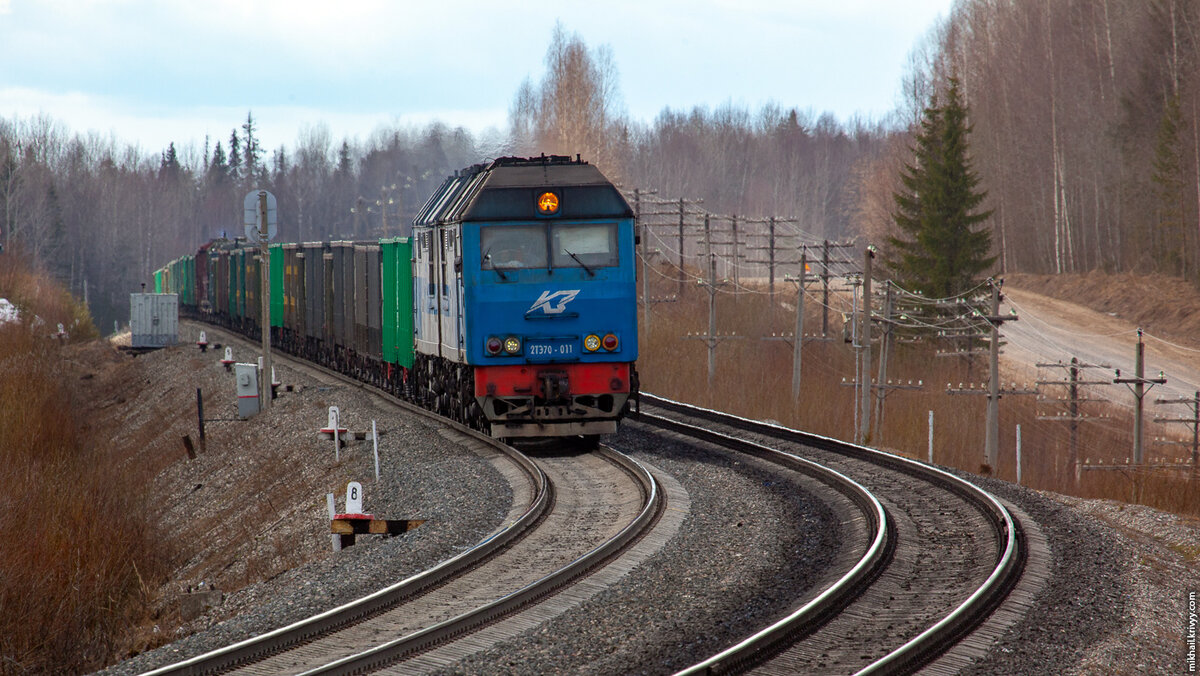 Тепловоз 2ТЭ70-011 на перегоне Удима — Реваж, тоже под Котласом.