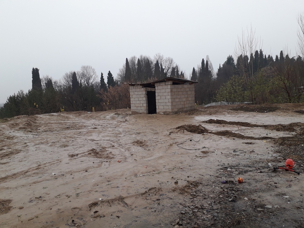 Первый туалет сразу за воротами Душанбе в сторону западной части Гиссарской долины. 