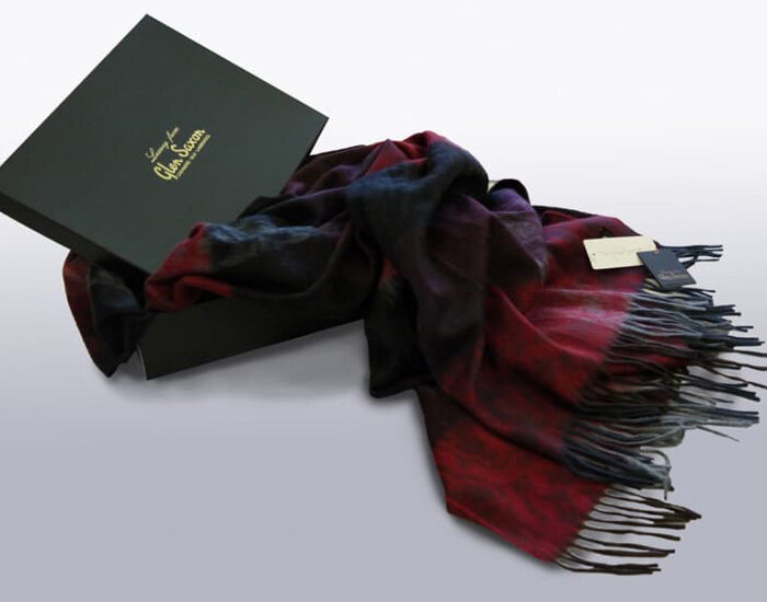 Glen Saxon - один из немногих производителей, указывающих размер пледа без кистей. Источник фотоконтента: Posteleon.ru 