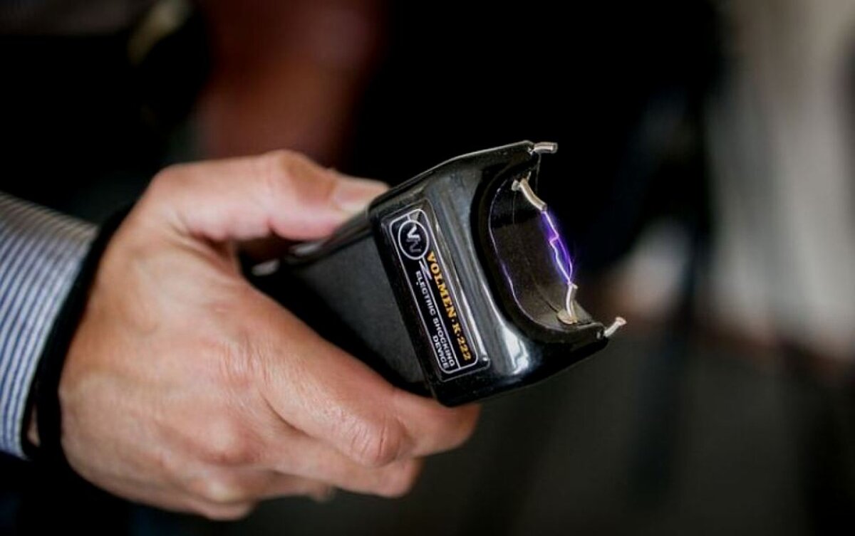 Источник фото: temasaratov.ru/2018/09/25/podrostok-popal-v-bolnitsu-posle-igry-s-elektroshokerom/