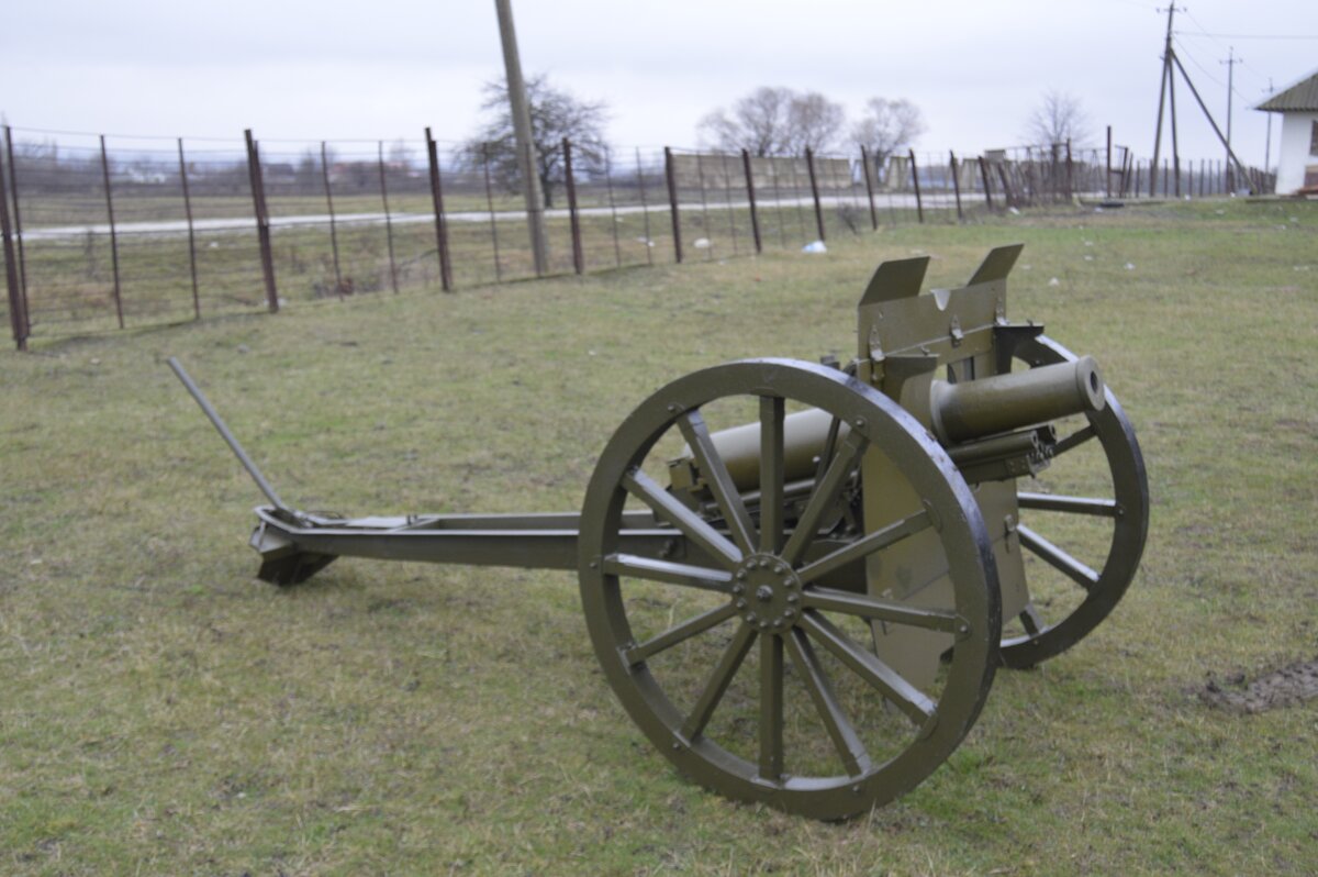 ачалосьДа уж. Когда мне предложили сделать такую замысловатую конструкция, то первой реакцией было: - Да как? Это невозможно. Здесь же столько много деталей и каждую я должен сделать вручную ?!?!? НЕЕЕТ