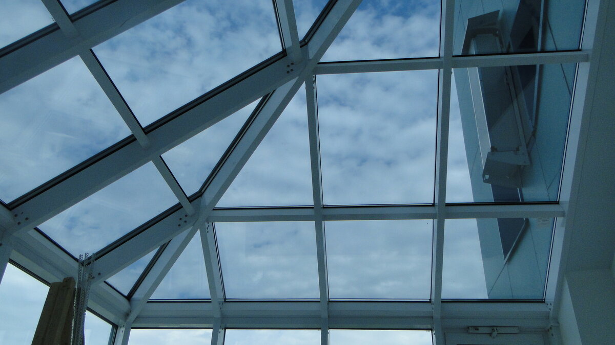Спайдерное остекление фасадов. Рамное остекление фасадов. Зенитные фонари профиль 60500. Зенитный фонарь alumark. Профильная система ags 500 для стеклянных крыш.