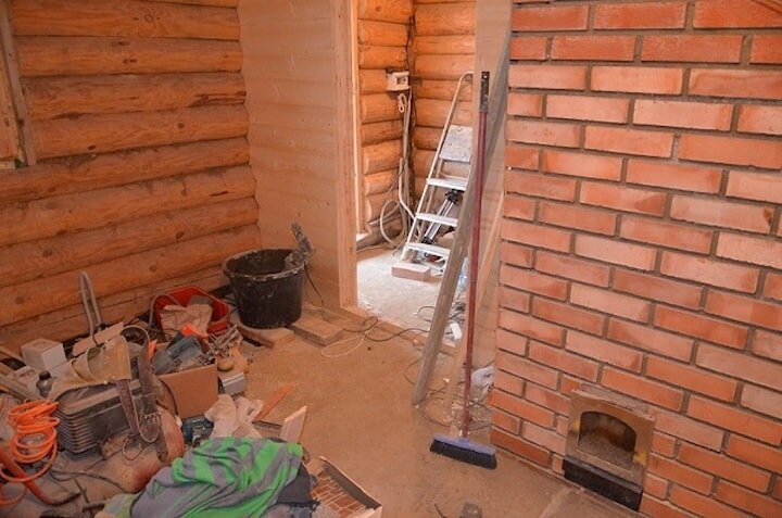 Пакля торчит