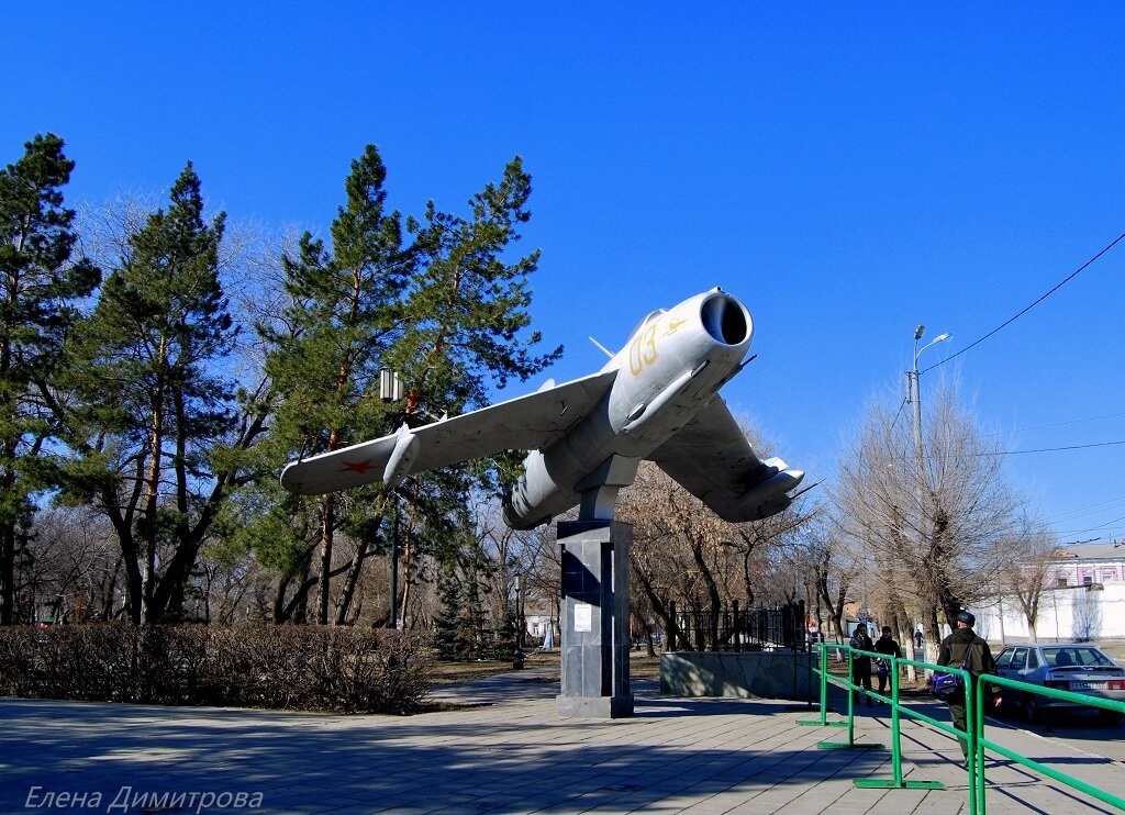 МиГ-17 03 красный 
