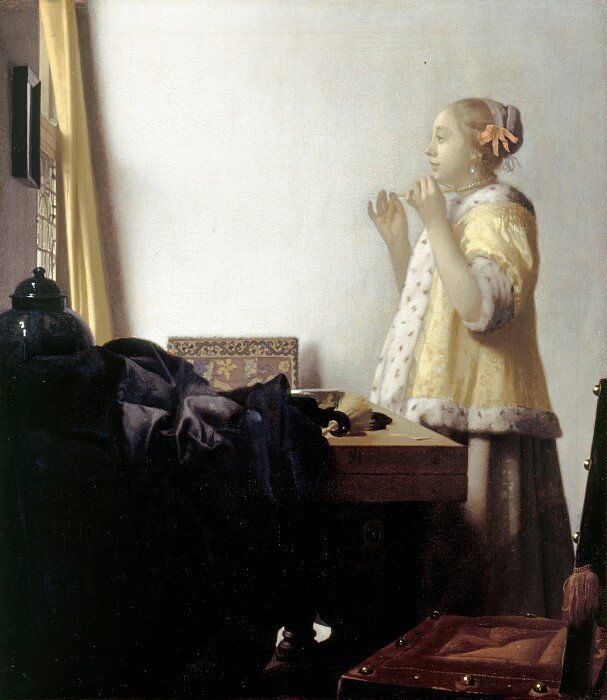 "Женщина с жемчужным ожерельем"