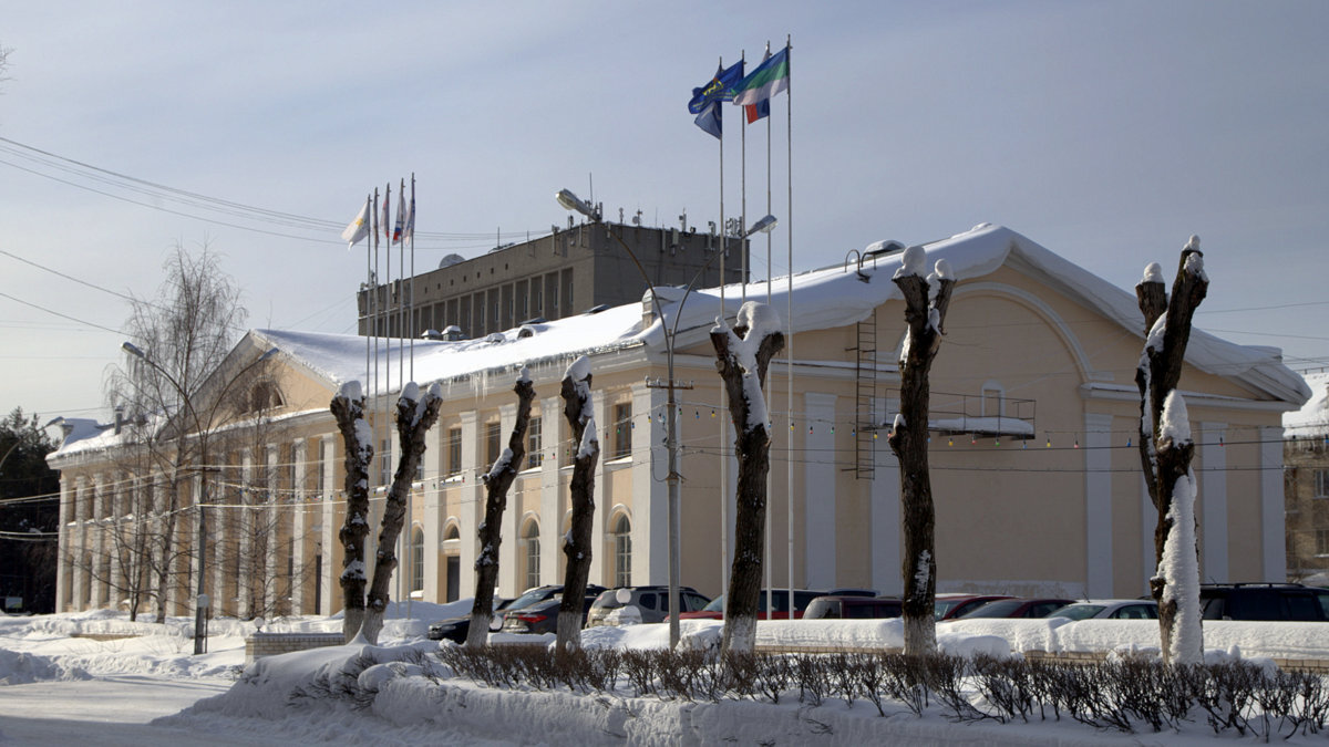 Со стороны никогда не подумаешь, что это храм