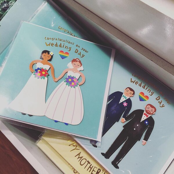 Неожиданная находка в польском магазине — свадебные открытки для однополых пар