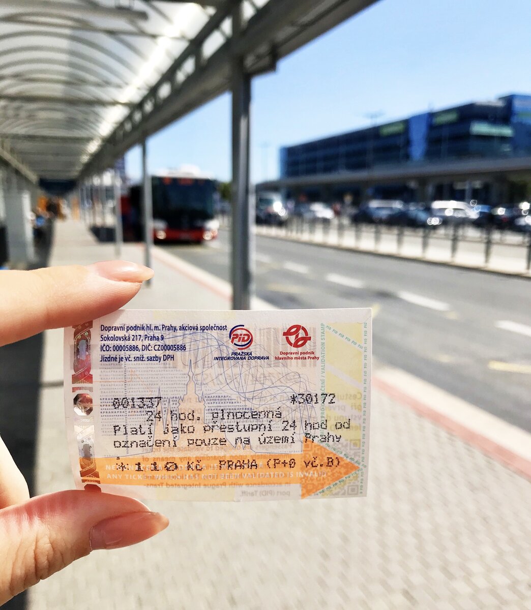 Билет на автобус и метро. Купили по карточке прямо на остановке. 