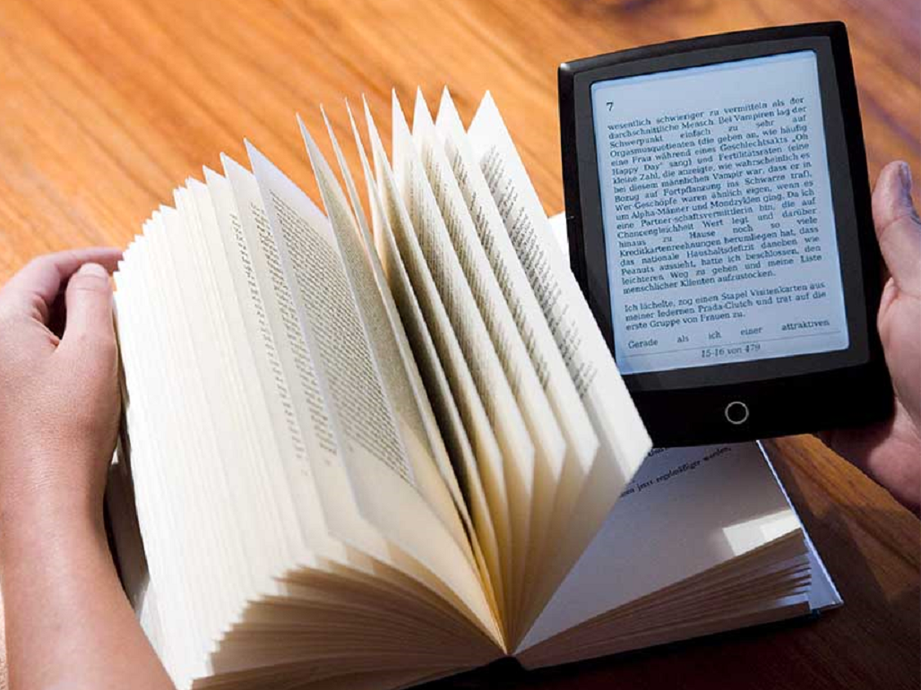 Компьютеры в библиотеке. Книга и интернет. 8 дюймов 2022. Kindle paperwhite 1. Электронный.