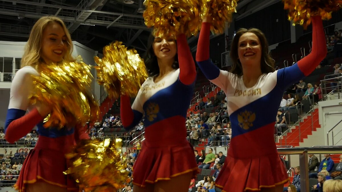                                                      Группа поддержки Соул Систерс.