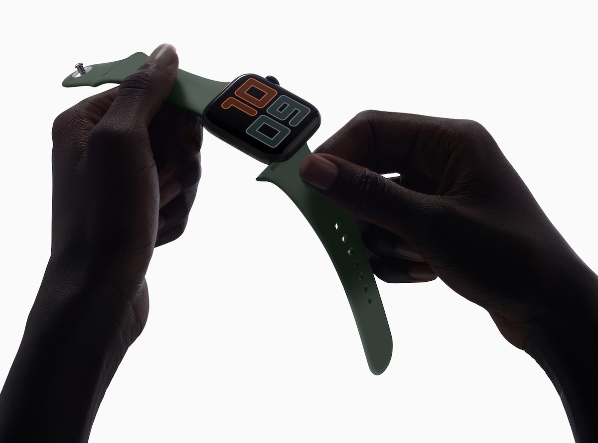 Apple Watch 5, экран в режиме пониженной яркости