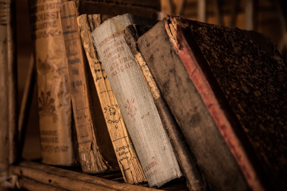 https://pixabay.com/photos/old-books-book-old-library-436498/