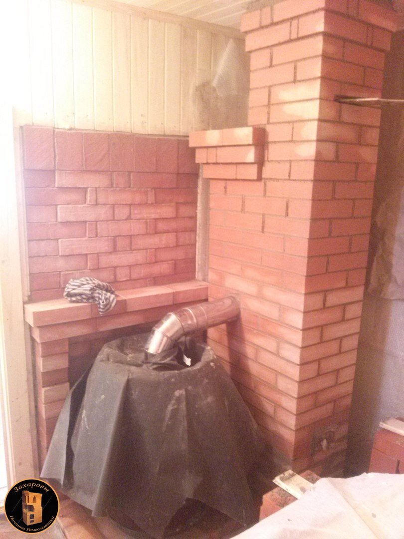 Каменный стояк в парилке 