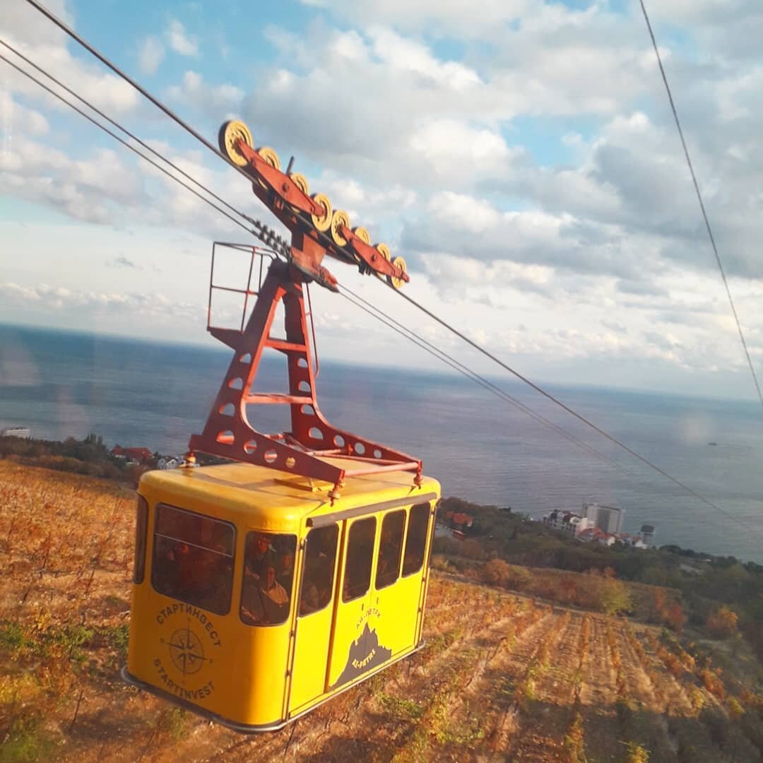 Вагонетки канатной дороги Ай-Петри рассчитаны на 30 с лишним человек, как селёдки в бочке...