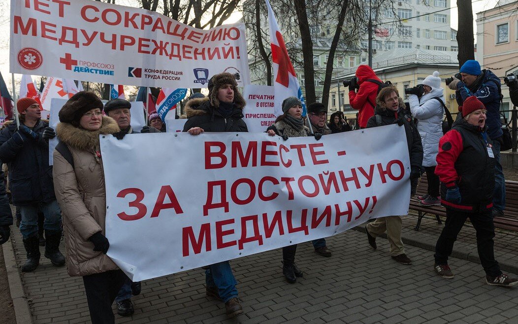 "Средняя зарплата" + "Средняя премия" = прожиточный минимум
