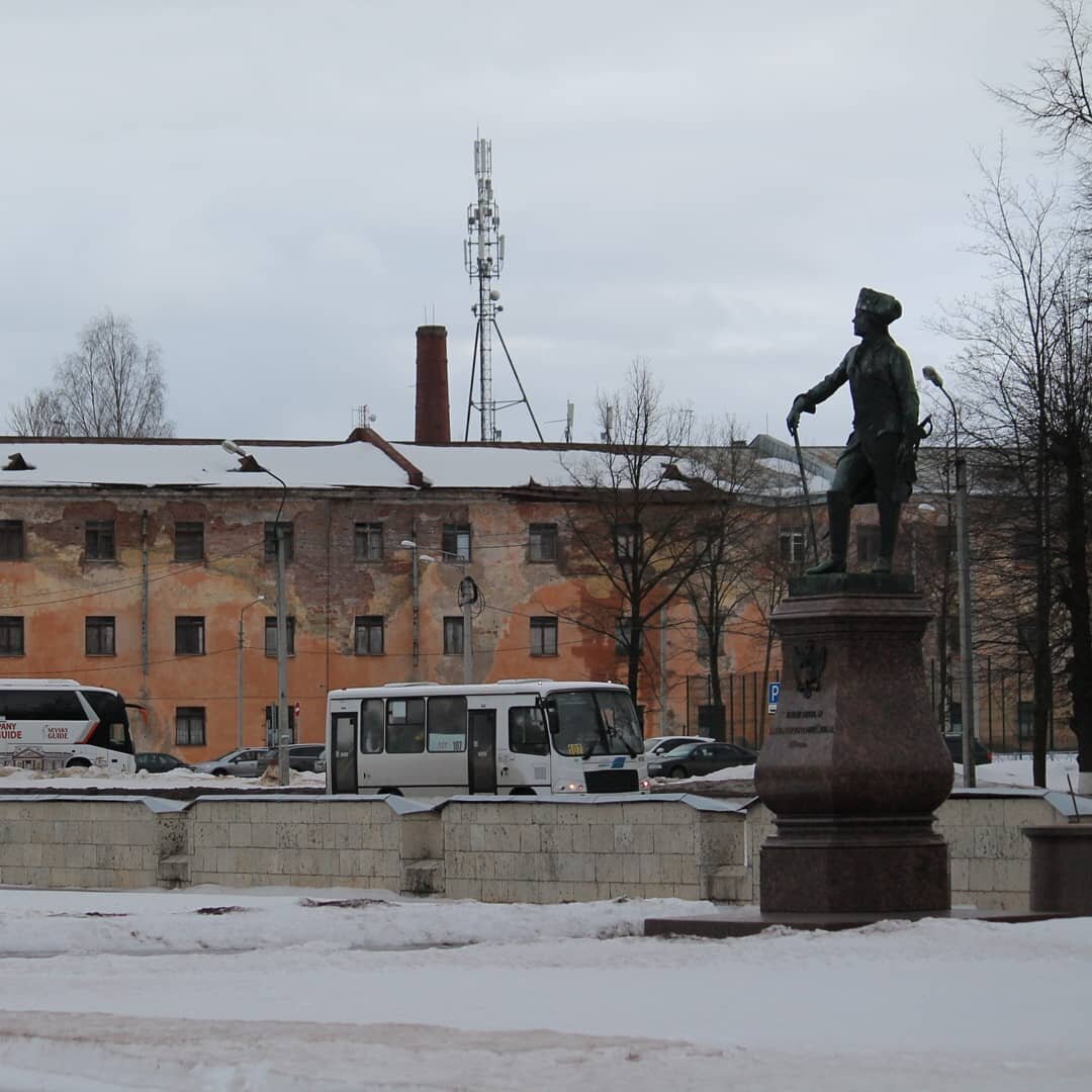 Памятник Павлу 1-му. Центр Гатчины.