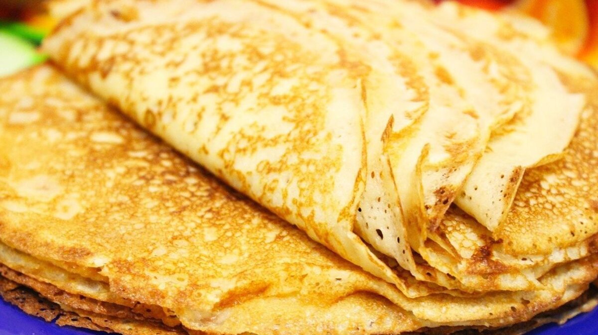 Молоко - 400 мл
Вода - 150 мл
Яйца - 2 шт.
Сахар - 3 ст. ложки
Соль - 0,25 ч. ложки
Мука - 200 г
Масло растительное - 2 ст. ложки
Масло сливочное для смазывания - 50 г
