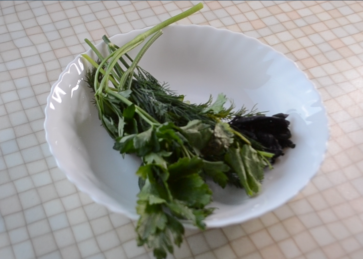 1. Помыть зелень