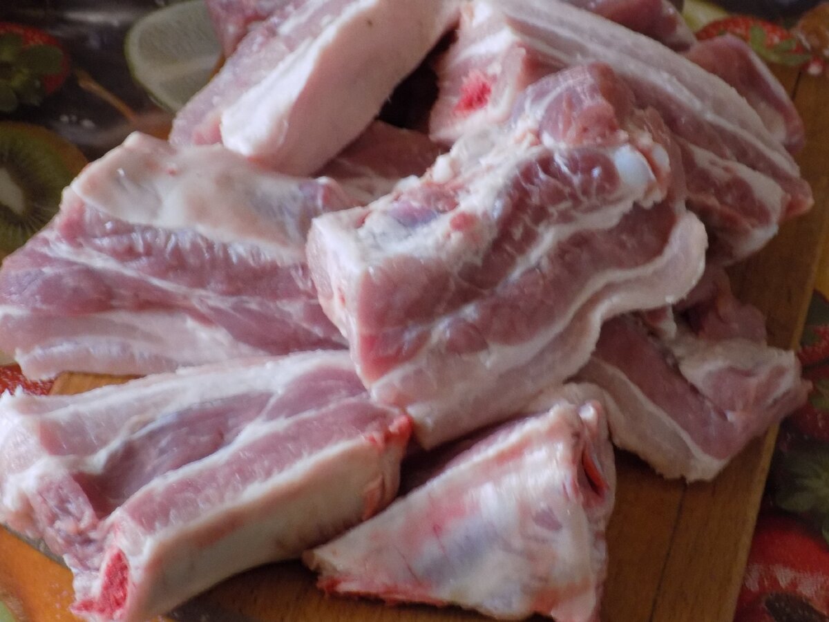 Как приготовить свиные ребрышки с картошкой в духовке