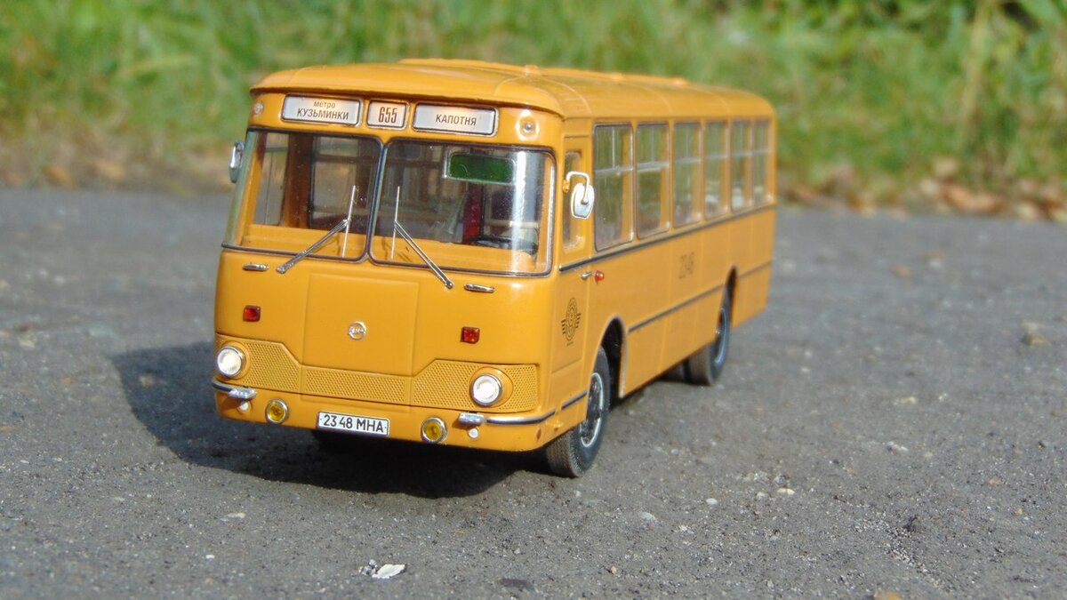 Радиоуправляемую масштабную модель создал: Артем Марченко (Daimler-MAR)