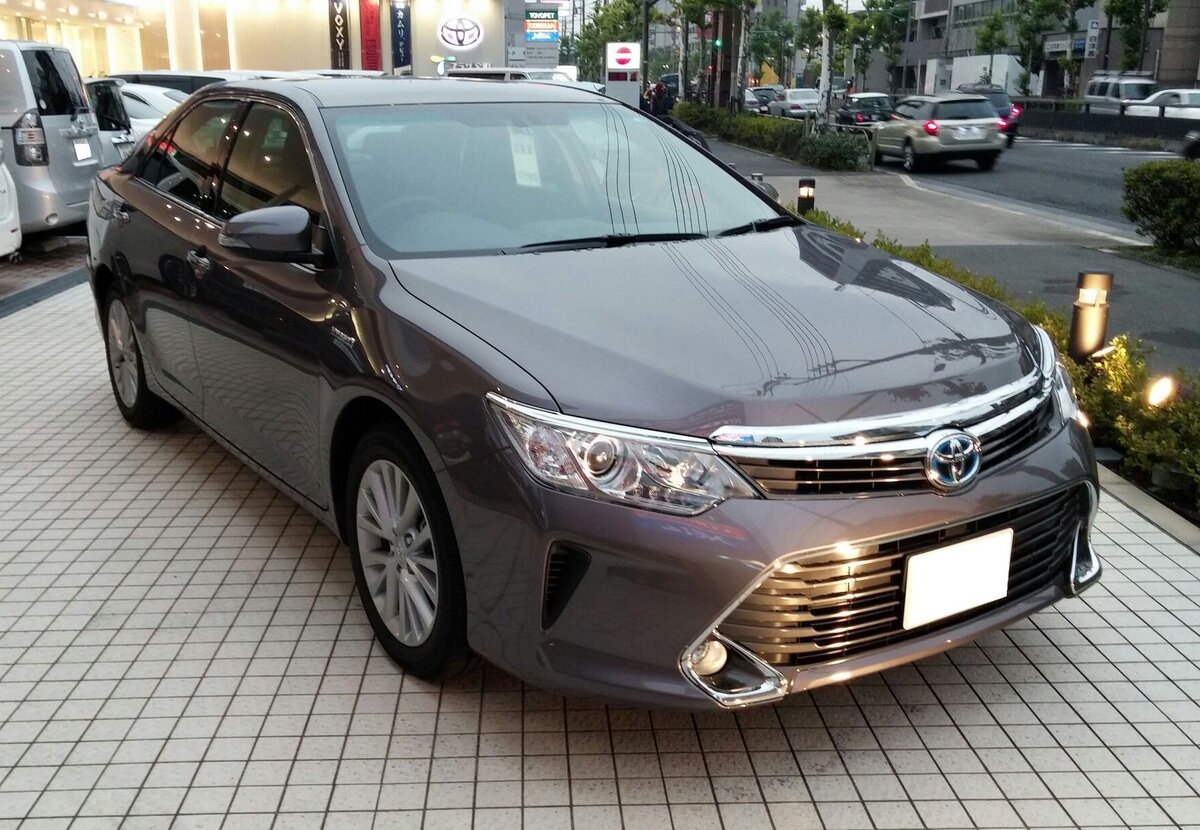 К появлению восьмого международного поколения Toyota Camry в 2011 году совокупный объем продаж моделей этой марки достиг 15 миллионов единиц. Немало этому способствовал успешный запуск производства во многих странах, включая Россию, где спрос на модель традиционно высок и она вот уже долгие годы занимает высокие места в рейтингах продаж